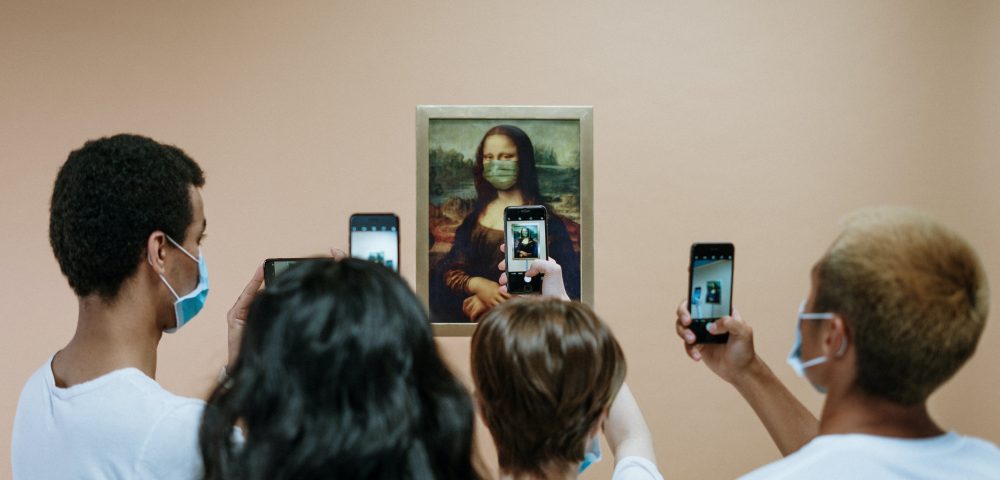 Mona Lisa with covid mask